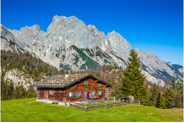 JFL-Photography-92209201-Traditional-mountain-chalet-in-the-Alps-in-autumn
